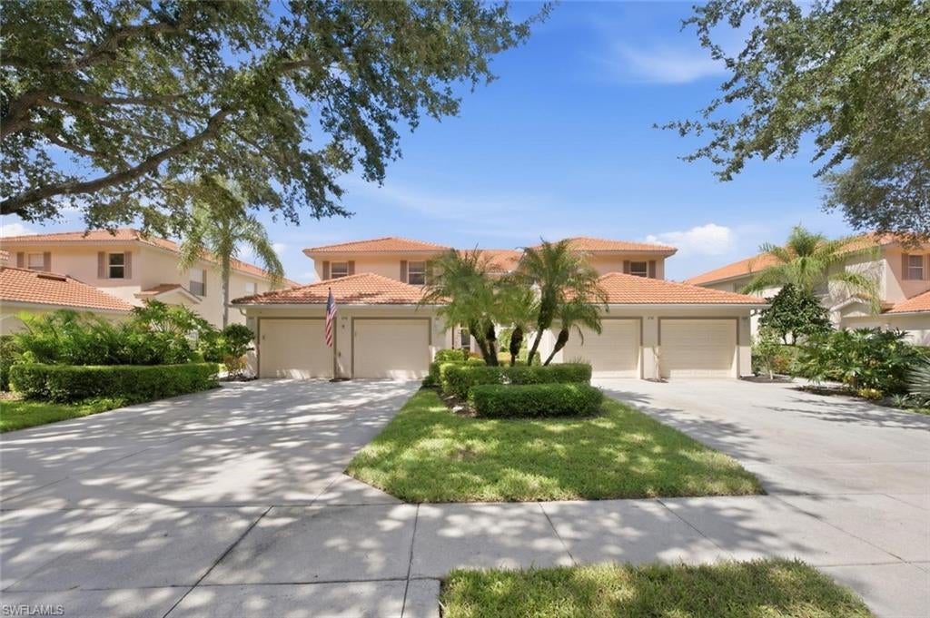 250 Robin Hood Cir, Naples, FL 34104
