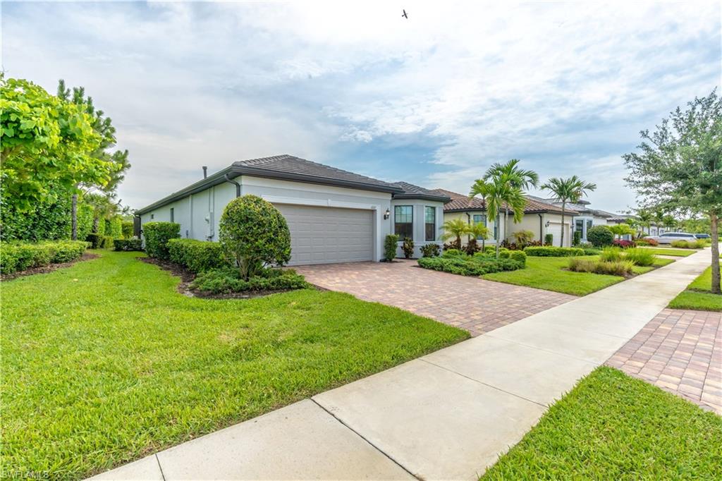 6727 Pennyroyal Dr, Naples, FL 34114 photo