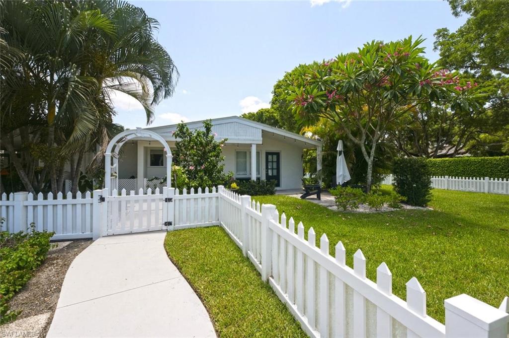 1216 10 St, Naples, FL 34102 photo