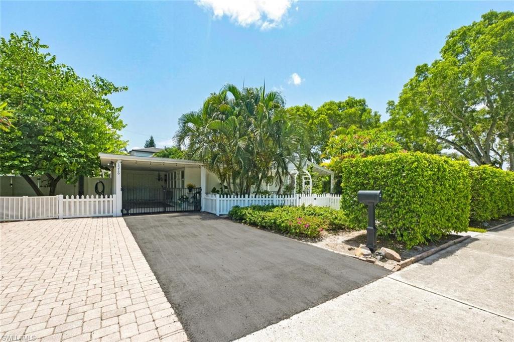 1216 10 St, Naples, FL 34102 photo
