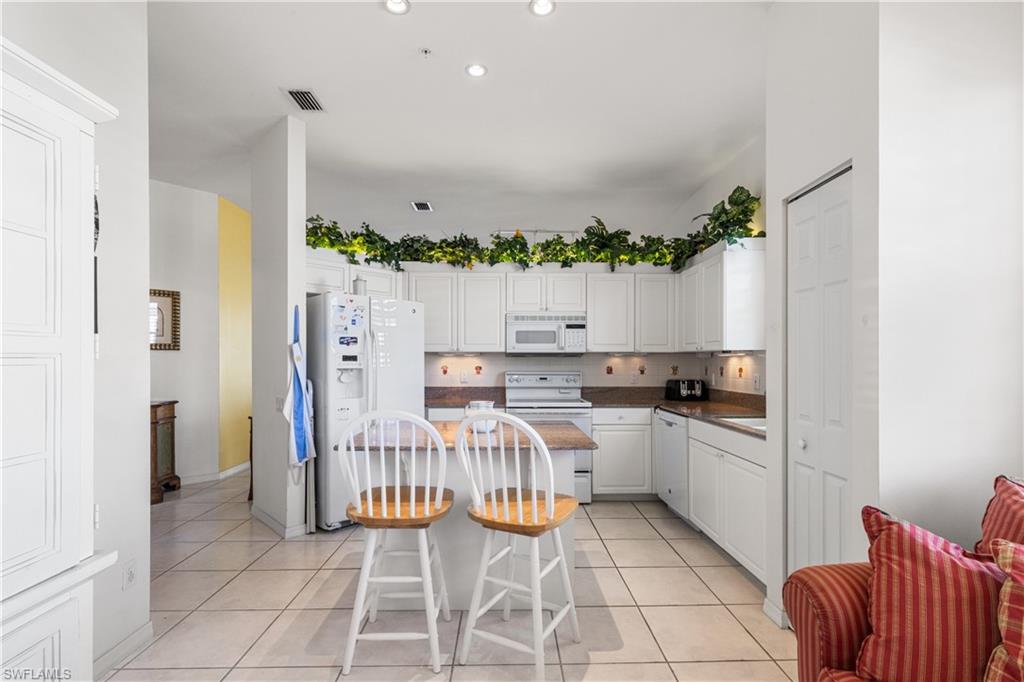 800 L Ambiance Cir #208, Naples, FL 34108 photo