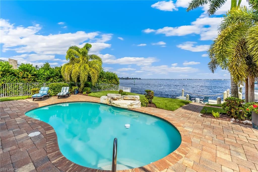 2901 22 Pl, Cape Coral, FL 33904