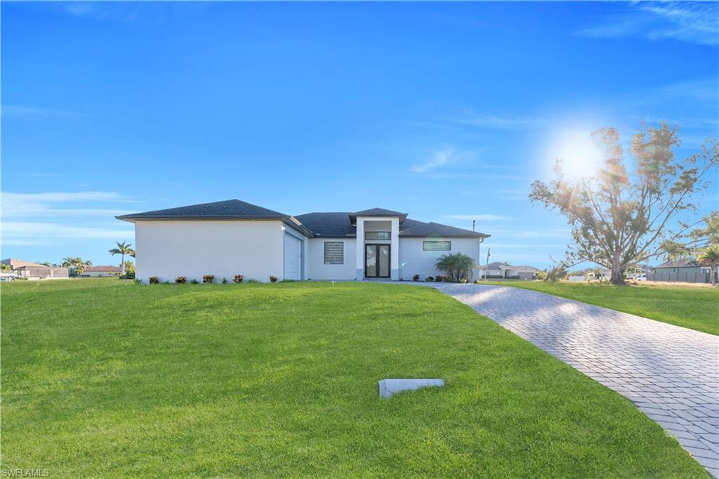 911 37 Pl, Cape Coral, FL 33993