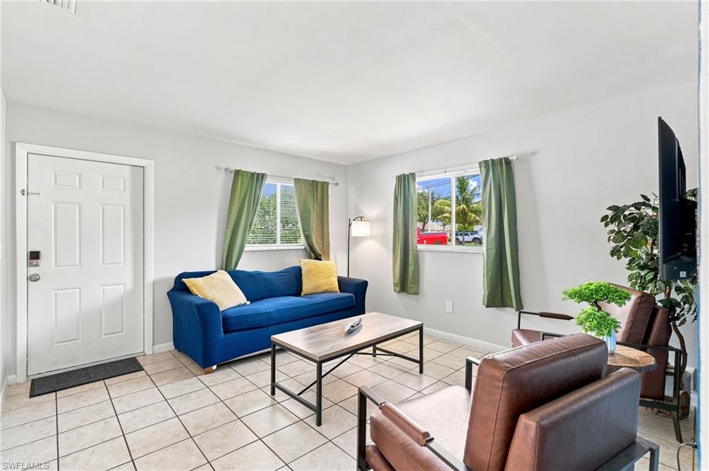 607 SE 24 Ave, Cape Coral, FL 33990 photo