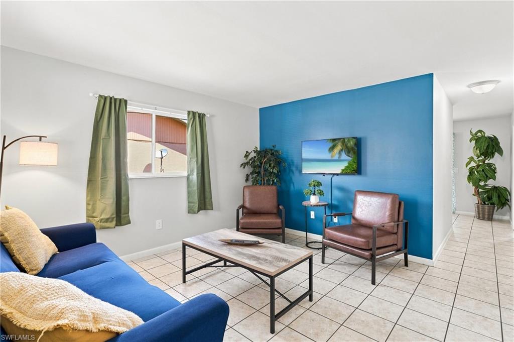 607 SE 24 Ave, Cape Coral, FL 33990 photo