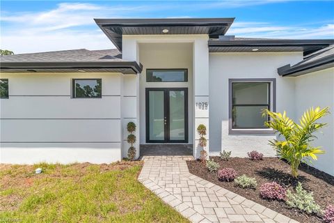 Single Family Residence in LEHIGH ACRES FL 1025 Gladys ST.jpg