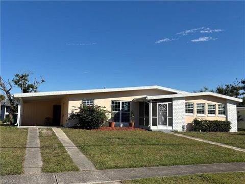 Single Family Residence in PORT CHARLOTTE FL 2440 Elkcam BLVD.jpg