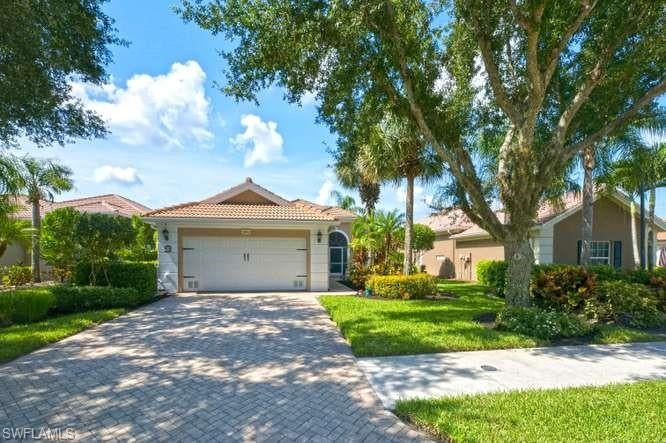 2314 Heydon Cir, Naples, FL 34120