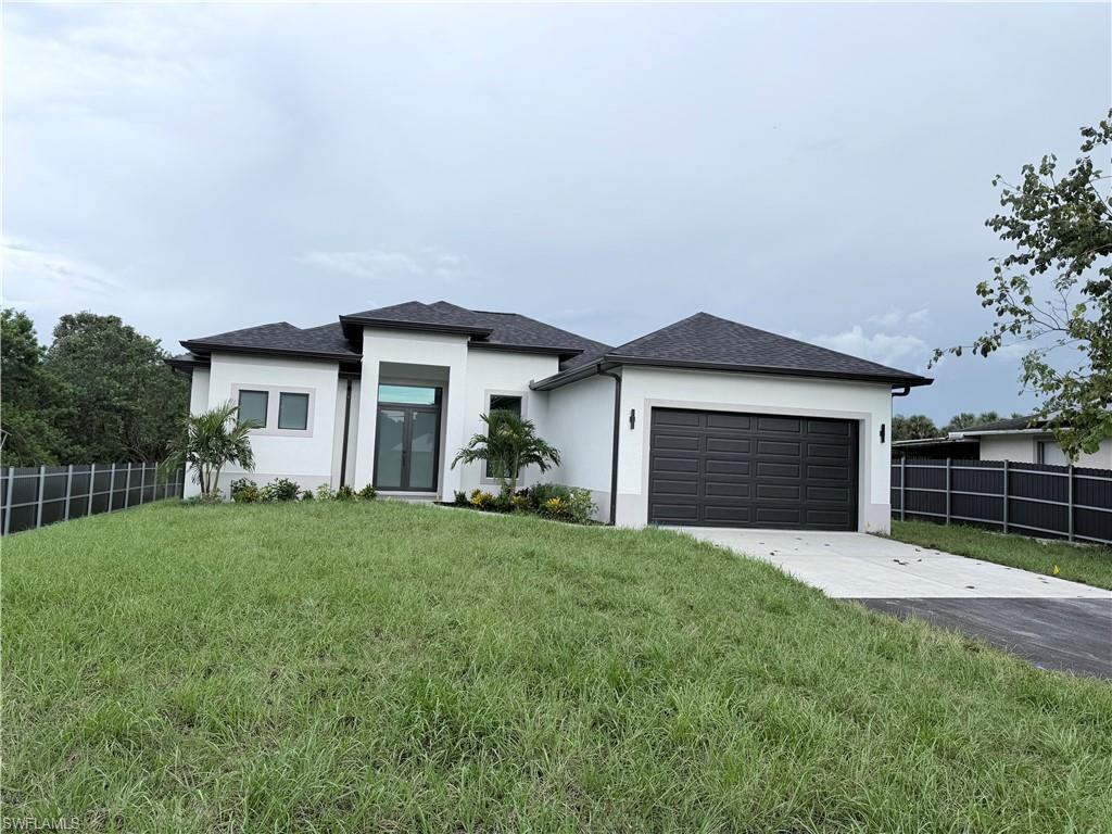 472 12 St, Naples, FL 34120