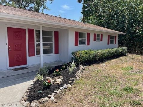 Single Family Residence in NORTH FORT MYERS FL 205 Rose ST.jpg