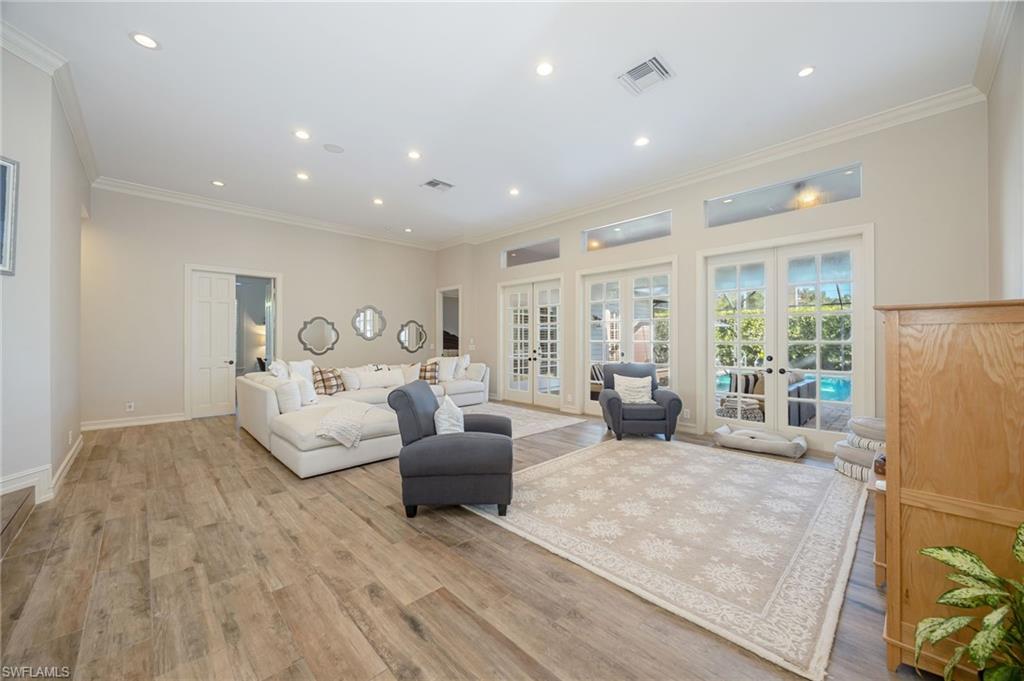 8137 Ronda Ct, Naples, FL 34109 photo