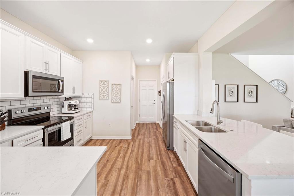Single Family Residence in FORT MYERS FL 9114 Bexley DR 10.jpg