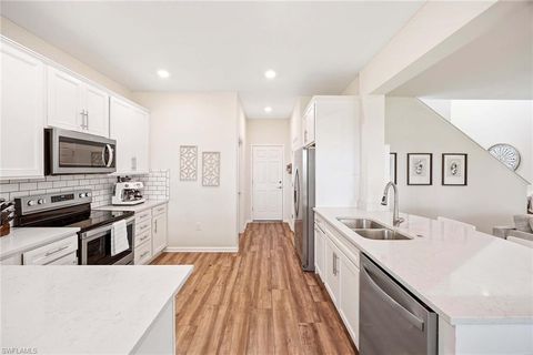 Single Family Residence in FORT MYERS FL 9114 Bexley DR 10.jpg