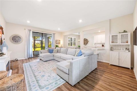 Single Family Residence in FORT MYERS FL 9114 Bexley DR 4.jpg