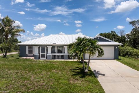 Single Family Residence in LEHIGH ACRES FL 2044 Wanda AVE.jpg