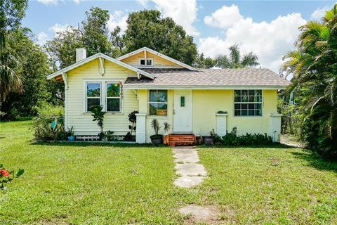 Single Family Residence in FORT MYERS FL 1117 Rose AVE.jpg