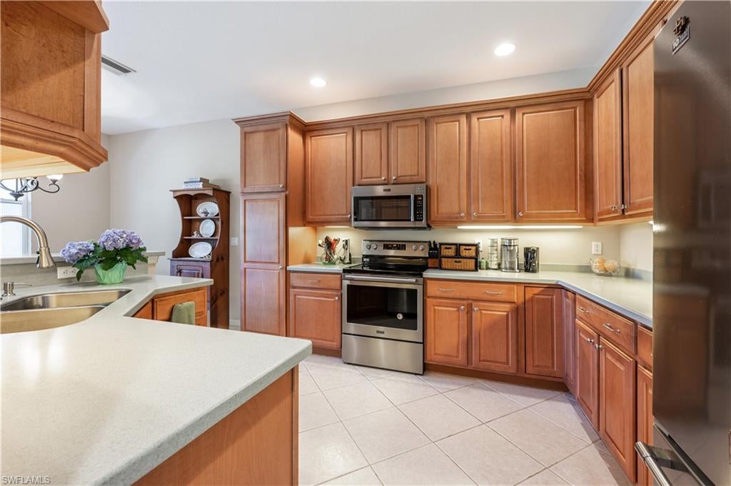 3911 Aurora Ct, Naples, FL 34116 photo