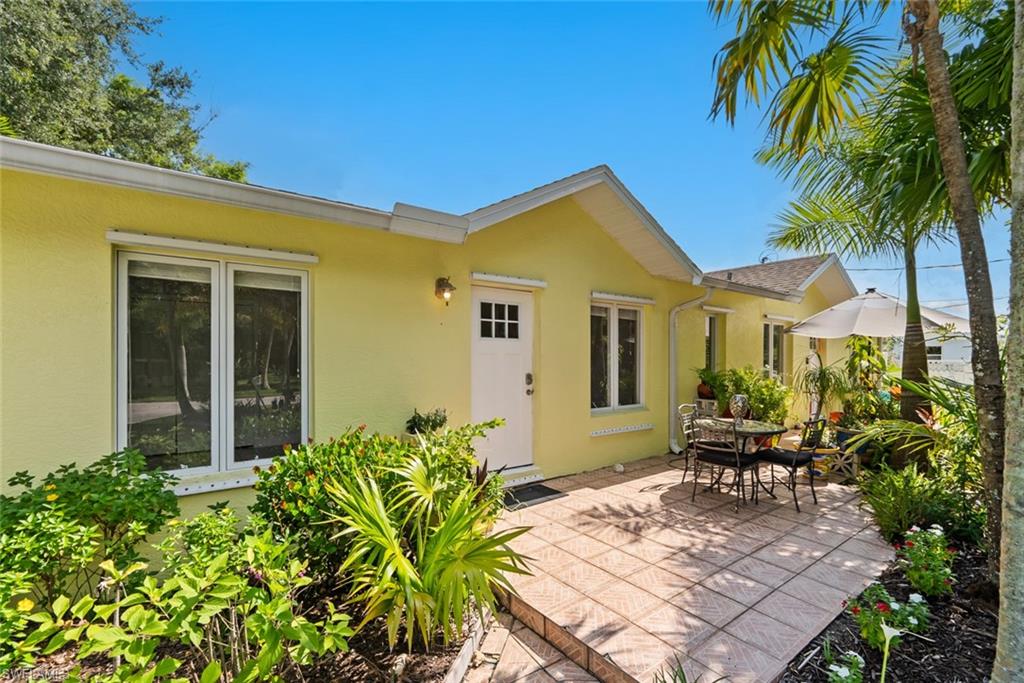2437 Sunset Ave, Naples, FL 34112 photo