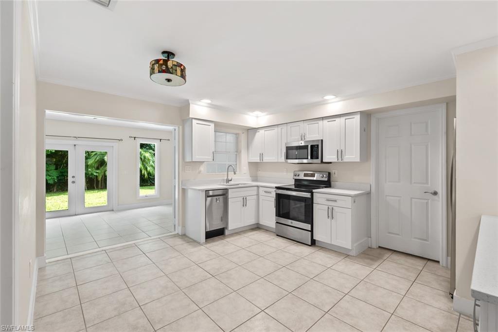2437 Sunset Ave, Naples, FL 34112 photo