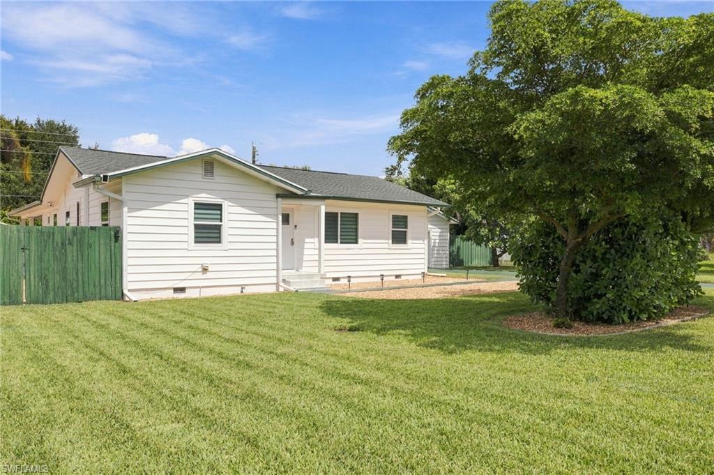1657 Ardmore Rd, Fort Myers, FL 33901 photo