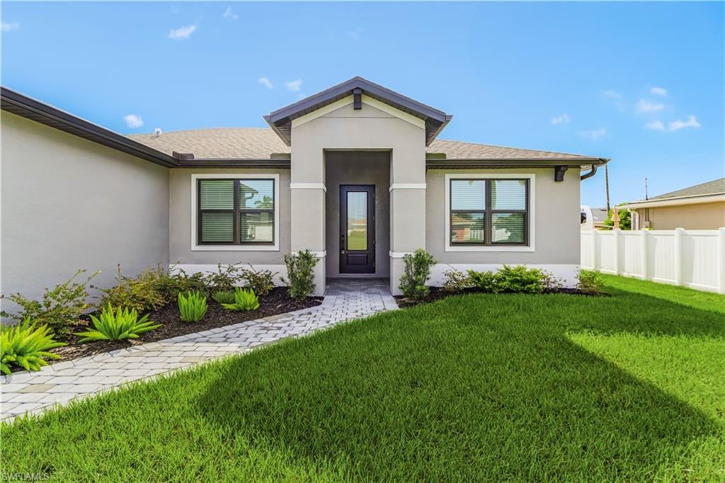 825 SW 9 Ct, Cape Coral, FL 33991 photo
