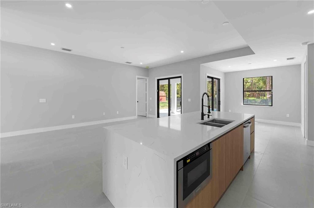 2610 4 St, Naples, FL 34120 photo