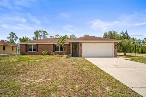 Single Family Residence in ALVA FL 2016 Fitch AVE.jpg