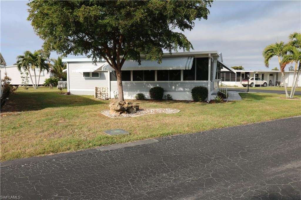 116 Coachlight Dr, Fort Myers, FL 33908 photo