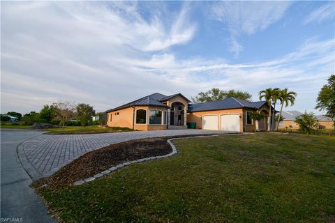 Single Family Residence in NORTH FORT MYERS FL 3101 Rustic LN.jpg