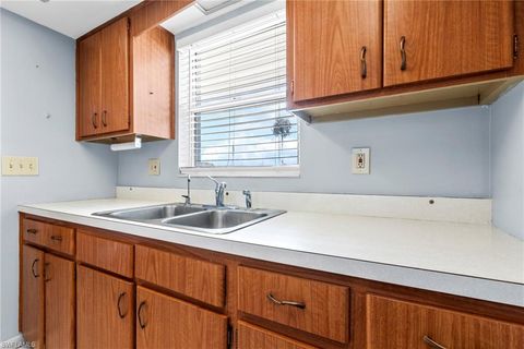 Single Family Residence in LEHIGH ACRES FL 2205 Croton CT 7.jpg
