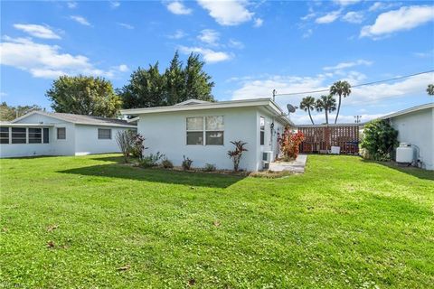 Single Family Residence in LEHIGH ACRES FL 2205 Croton CT 25.jpg