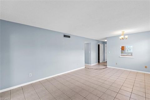Single Family Residence in LEHIGH ACRES FL 2205 Croton CT 10.jpg