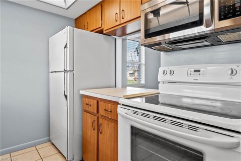 Single Family Residence in LEHIGH ACRES FL 2205 Croton CT 4.jpg