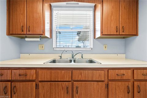 Single Family Residence in LEHIGH ACRES FL 2205 Croton CT 5.jpg