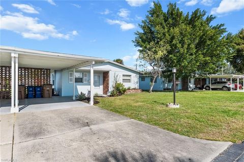 Single Family Residence in LEHIGH ACRES FL 2205 Croton CT 2.jpg