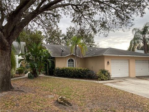 Townhouse in BONITA SPRINGS FL 12349 Londonderry LN.jpg