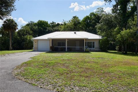 Single Family Residence in FORT MYERS FL 5211 Melaluca DR.jpg
