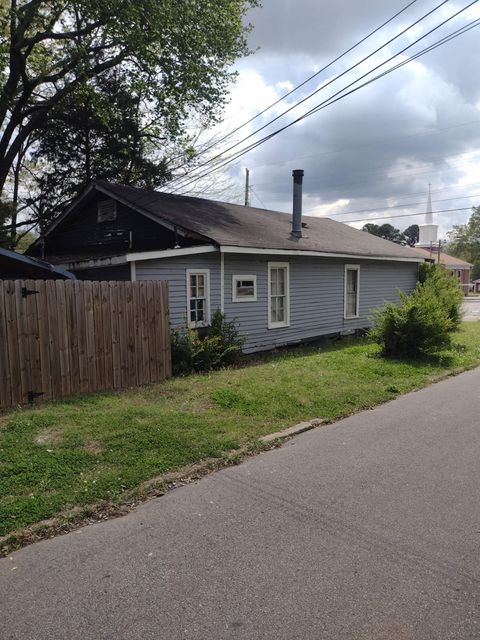 Single Family Residence in Jackson TN 401 Greenwood Ave.jpg