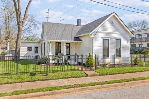 Single Family Residence in Nashville TN 1123 Glenview Dr.jpg