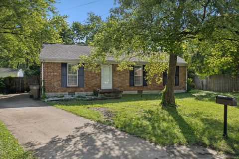 Single Family Residence in Nashville TN 5128 Manorwood Ct.jpg