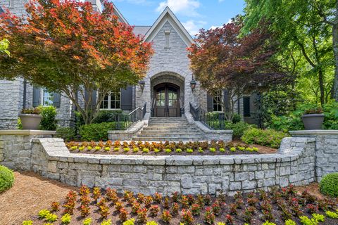 Single Family Residence in Brentwood TN 204 Thornhill Crescent 2.jpg