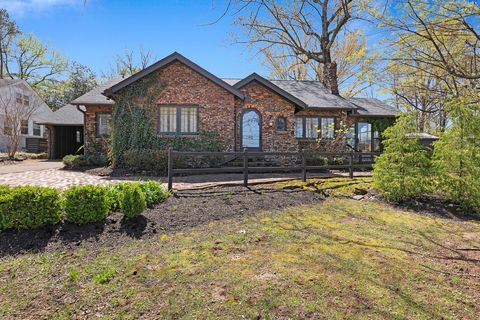 Single Family Residence in Jackson TN 324 W Forest Ave.jpg