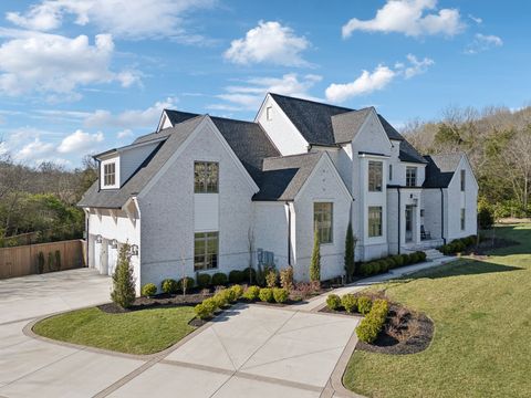 Single Family Residence in Franklin TN 910 Sunset Ridge Dr 2.jpg