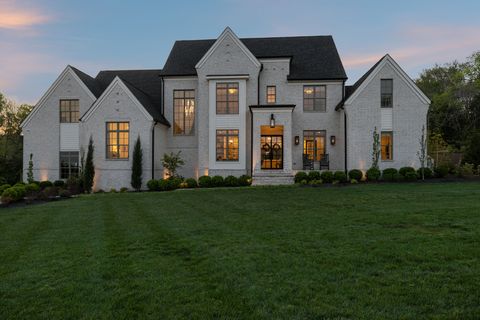Single Family Residence in Franklin TN 910 Sunset Ridge Dr.jpg