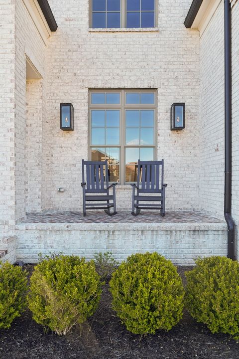 Single Family Residence in Franklin TN 910 Sunset Ridge Dr 4.jpg