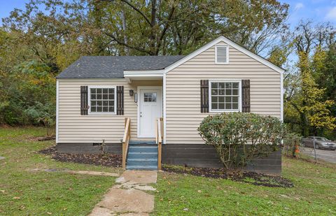 Single Family Residence in Chattanooga TN 1610 Parkway Drive.jpg
