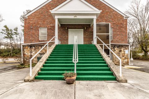 Mixed Use in Chattanooga TN 5502 Dayton Boulevard.jpg