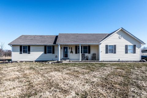 Single Family Residence in Chester Twp OH 207 Oakland Meadows Boulevard.jpg