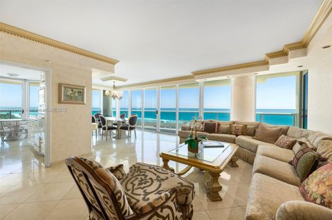 Condominium in Miami Beach FL 5025 Collins Ave.jpg