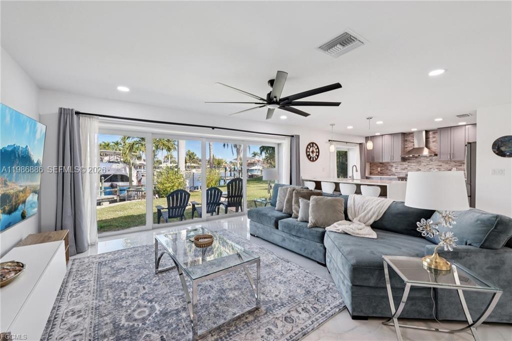 1819 SE 43 St, Cape Coral, FL 33904 photo